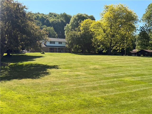2072 Boyd School Rd, Wampum, PA 16157