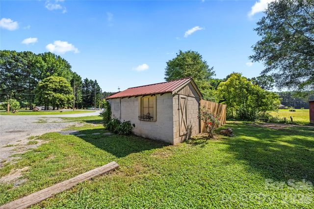 5250 Hickory Grove Road, Mount Holly, NC 28120