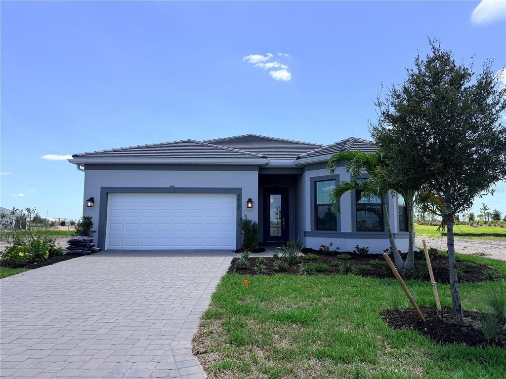 4821 LONG POINT RUN, Lakewood Ranch, FL 34211