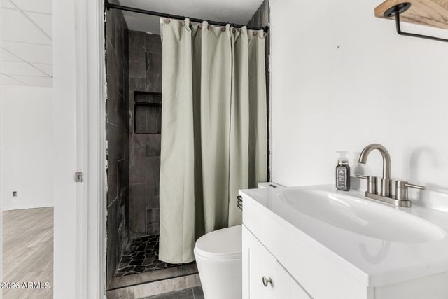 801 E RUTH Avenue, Phoenix, AZ 85020