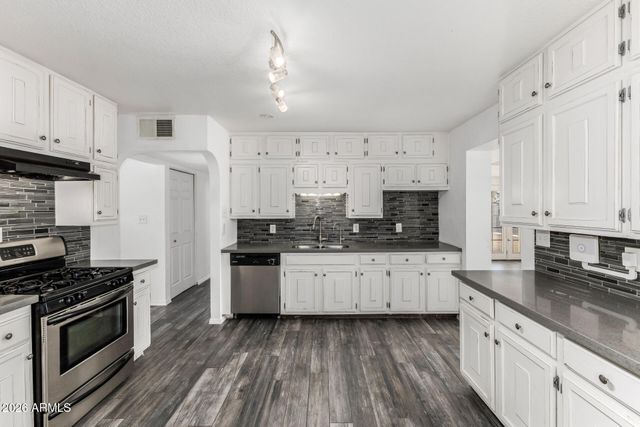 801 E RUTH Avenue, Phoenix, AZ 85020