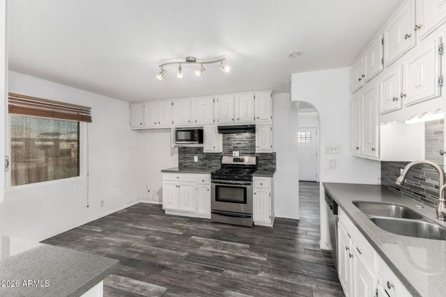 801 E RUTH Avenue, Phoenix, AZ 85020