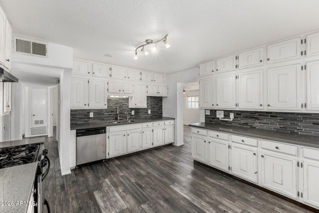 801 E RUTH Avenue, Phoenix, AZ 85020