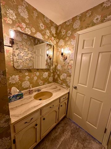 3 Hettinger Court, Monticello, IL 61856