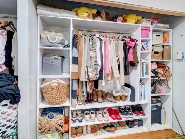 13 Merritt St, Jersey City, NJ 07305