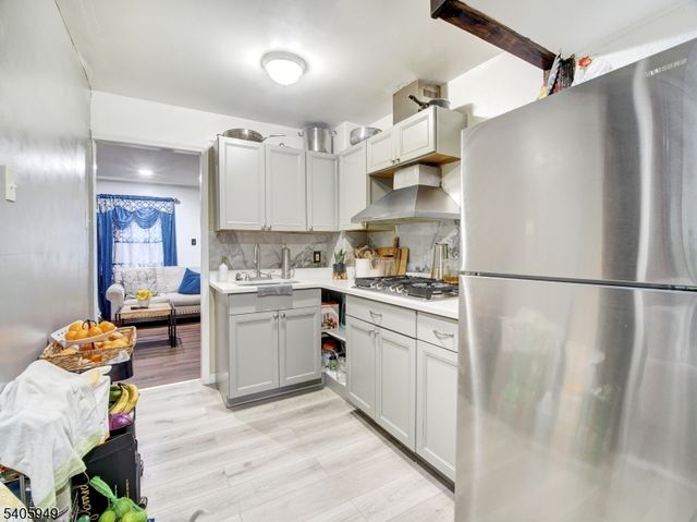 13 Merritt St, Jersey City, NJ 07305