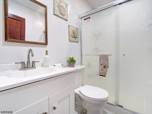 13 Merritt St, Jersey City, NJ 07305