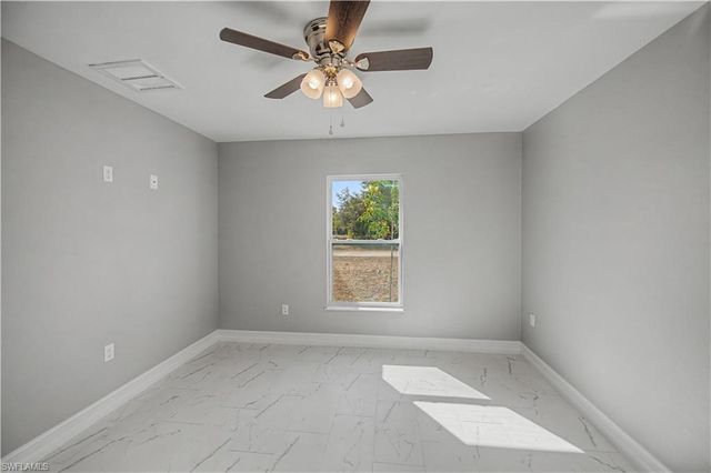 5033 N Peachtree CIR, Labelle, FL 33935