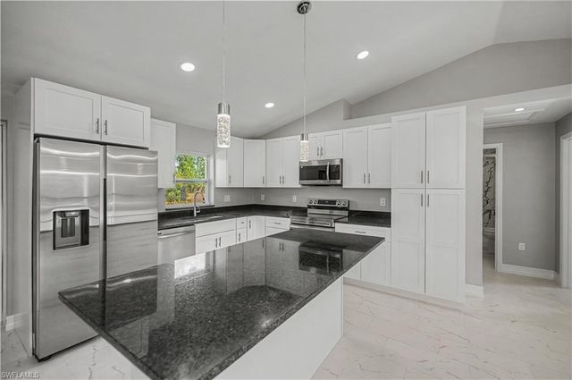 5033 N Peachtree CIR, Labelle, FL 33935