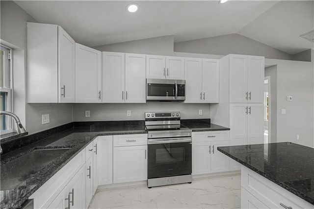 5033 N Peachtree CIR, Labelle, FL 33935