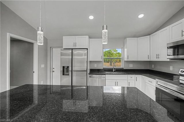 5033 N Peachtree CIR, Labelle, FL 33935