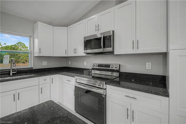 5033 N Peachtree CIR, Labelle, FL 33935