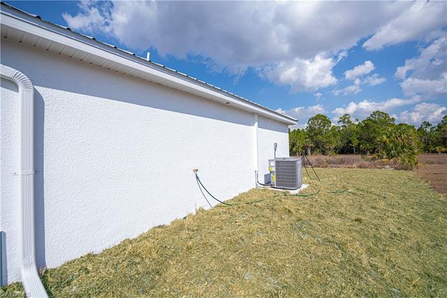 5033 N Peachtree CIR, Labelle, FL 33935