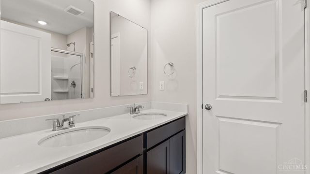 1872 Vista Lake Drive, Goshen Twp, OH 45122