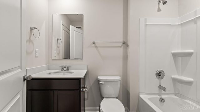 1872 Vista Lake Drive, Goshen Twp, OH 45122