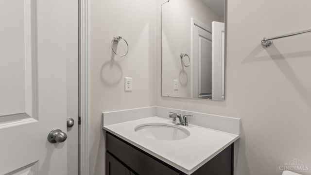 1872 Vista Lake Drive, Goshen Twp, OH 45122