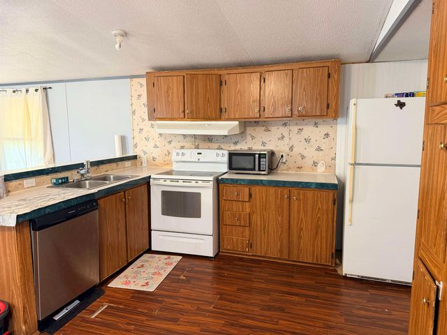 464 Red Hen Rd, Gladewater, TX 75647