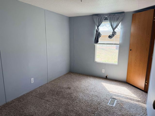 464 Red Hen Rd, Gladewater, TX 75647