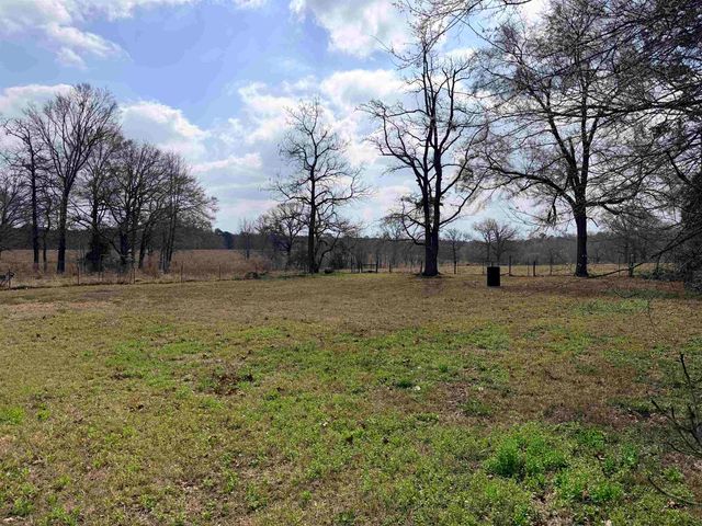 464 Red Hen Rd, Gladewater, TX 75647