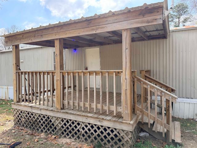 464 Red Hen Rd, Gladewater, TX 75647