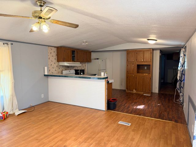 464 Red Hen Rd, Gladewater, TX 75647