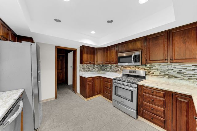 18740 W Maple Avenue, Grayslake, IL 60030