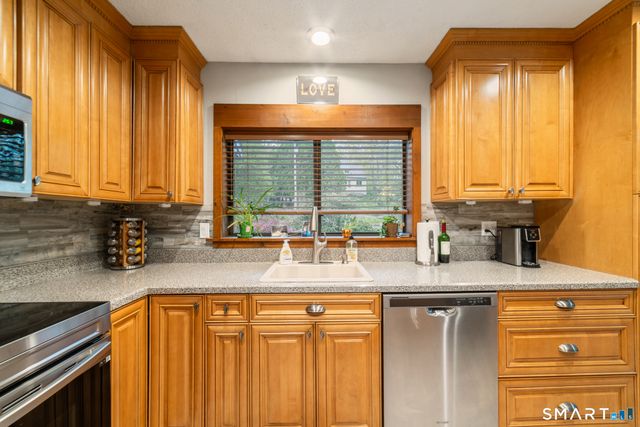 26 Vidich Lane, Naugatuck, CT 06770