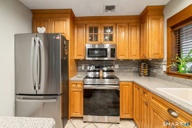 26 Vidich Lane, Naugatuck, CT 06770