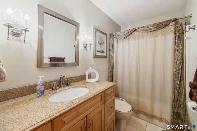 26 Vidich Lane, Naugatuck, CT 06770