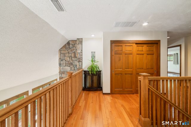 26 Vidich Lane, Naugatuck, CT 06770