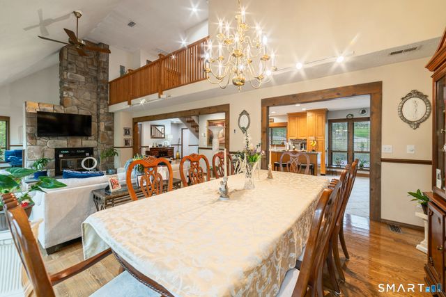 26 Vidich Lane, Naugatuck, CT 06770