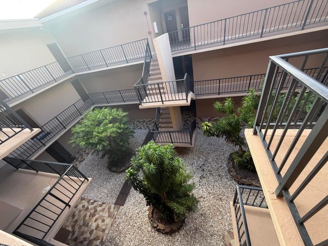 4040 N Hills Drive 35, Hollywood, FL 33021