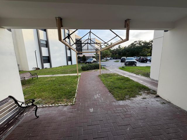 4040 N Hills Drive 35, Hollywood, FL 33021
