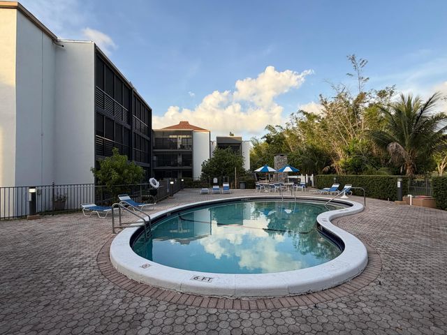 4040 N Hills Drive 35, Hollywood, FL 33021