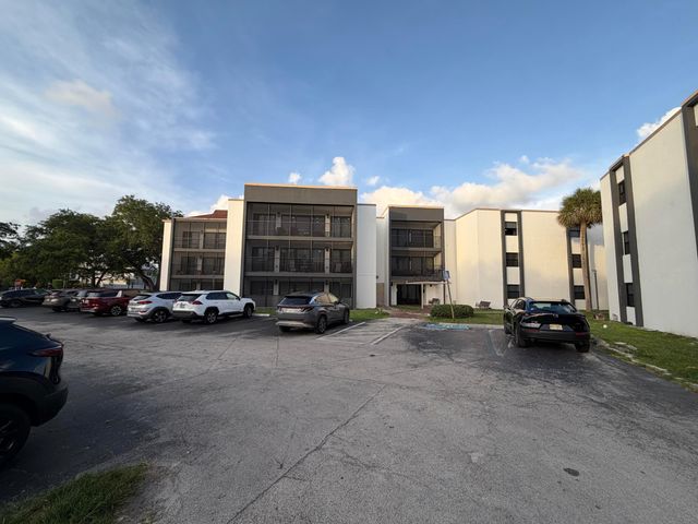 4040 N Hills Drive 35, Hollywood, FL 33021