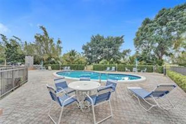 4040 N Hills Drive 35, Hollywood, FL 33021