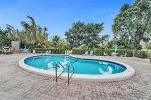4040 N Hills Drive 35, Hollywood, FL 33021