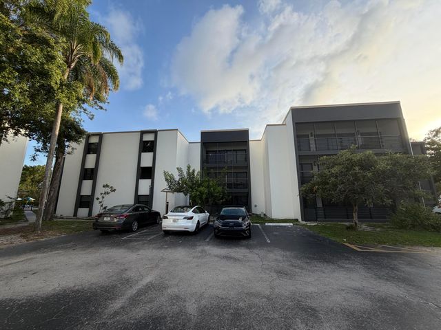 4040 N Hills Drive 35, Hollywood, FL 33021