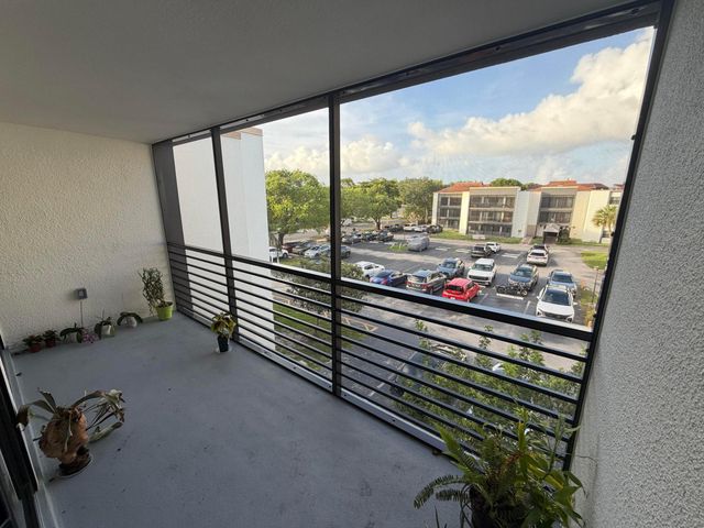 4040 N Hills Drive 35, Hollywood, FL 33021