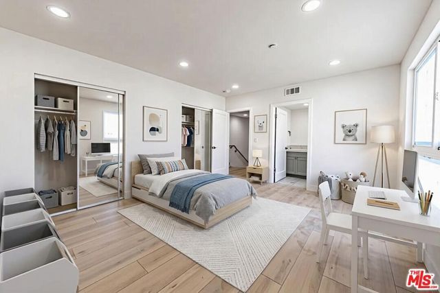 5434 Romaine Street, Los Angeles, CA 90038