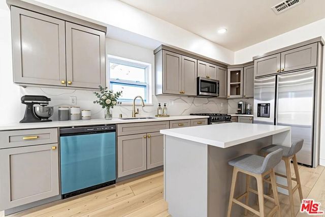 5434 Romaine Street, Los Angeles, CA 90038