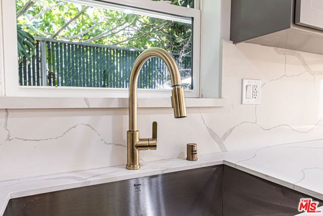 5434 Romaine Street, Los Angeles, CA 90038