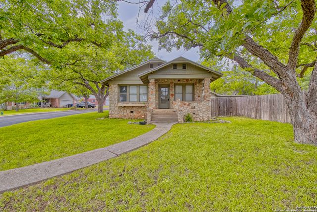 8 WILDWOOD TRL, New Braunfels, TX 78130