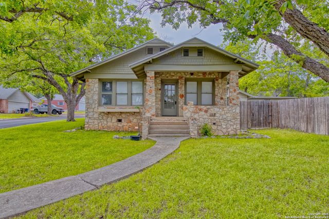 8 WILDWOOD TRL, New Braunfels, TX 78130