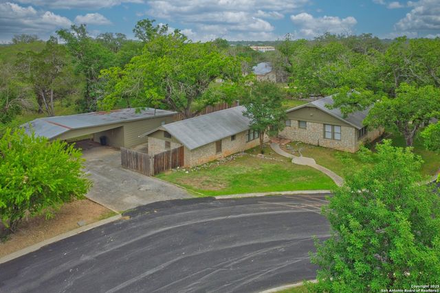 8 WILDWOOD TRL, New Braunfels, TX 78130