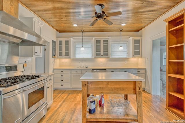 8 WILDWOOD TRL, New Braunfels, TX 78130