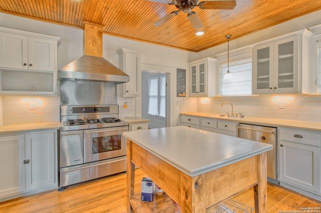 8 WILDWOOD TRL, New Braunfels, TX 78130