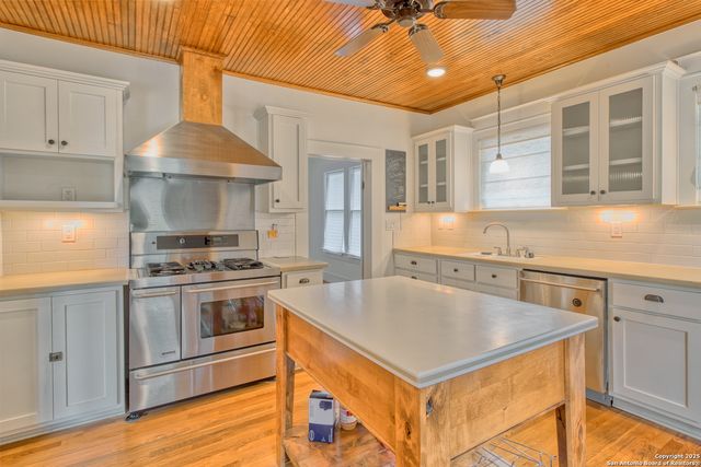 8 WILDWOOD TRL, New Braunfels, TX 78130