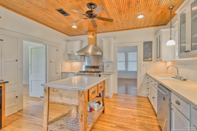 8 WILDWOOD TRL, New Braunfels, TX 78130