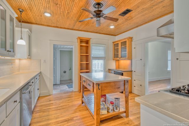 8 WILDWOOD TRL, New Braunfels, TX 78130
